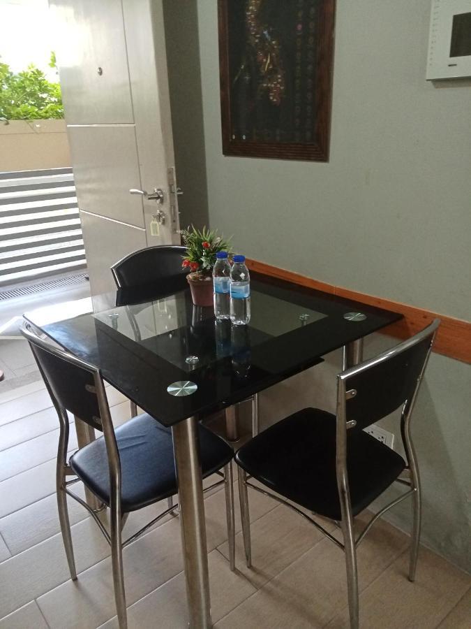 Henry'S Newport Condotel Pasay Buitenkant foto