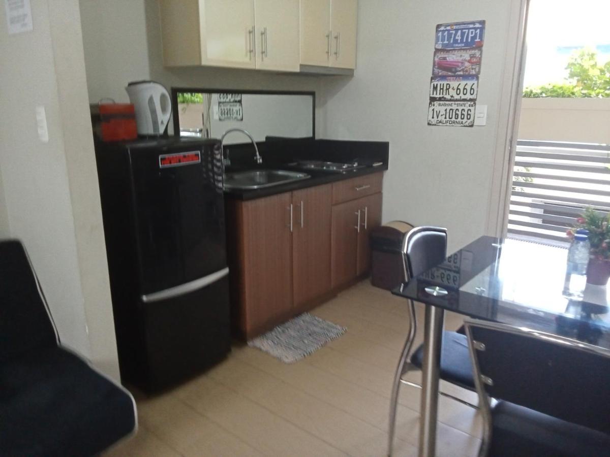 Henry'S Newport Condotel Pasay Buitenkant foto