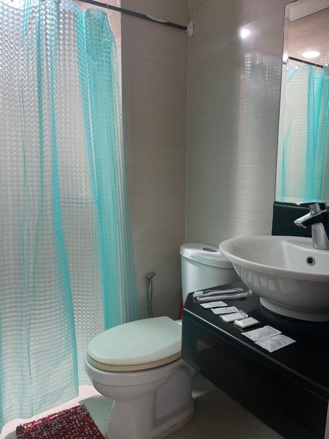 Henry'S Newport Condotel Pasay Buitenkant foto