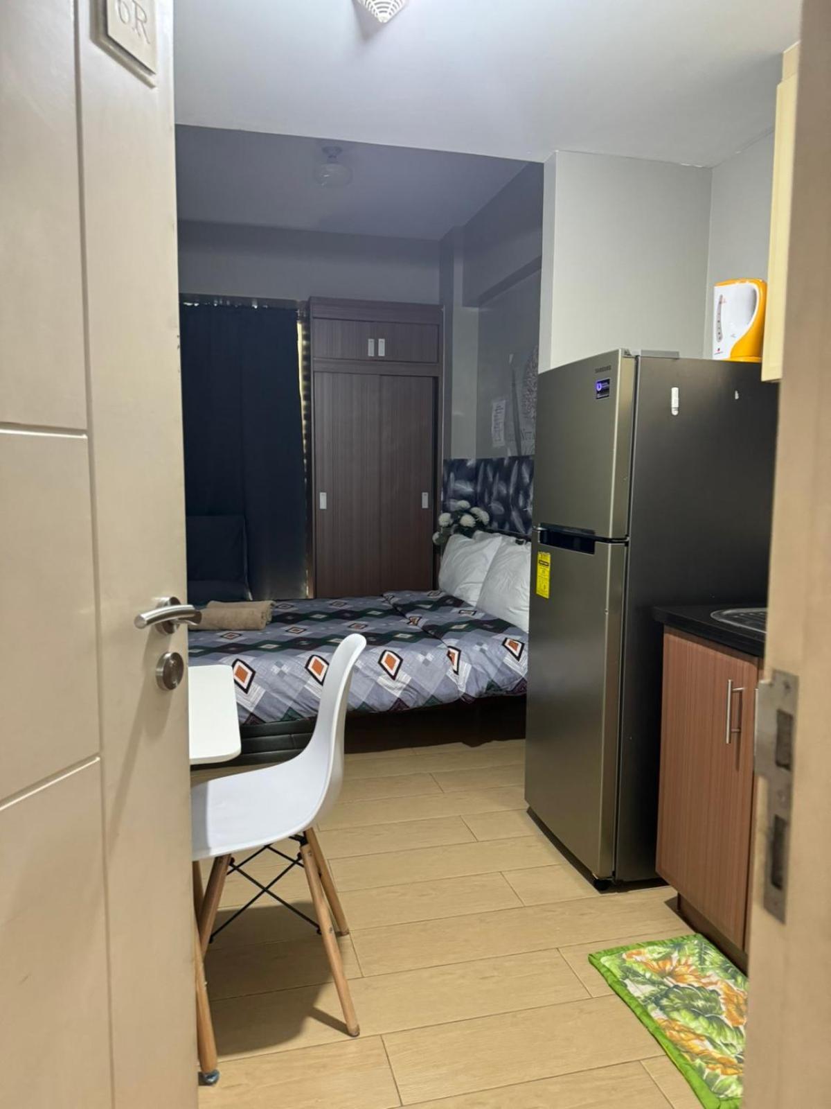 Henry'S Newport Condotel Pasay Buitenkant foto