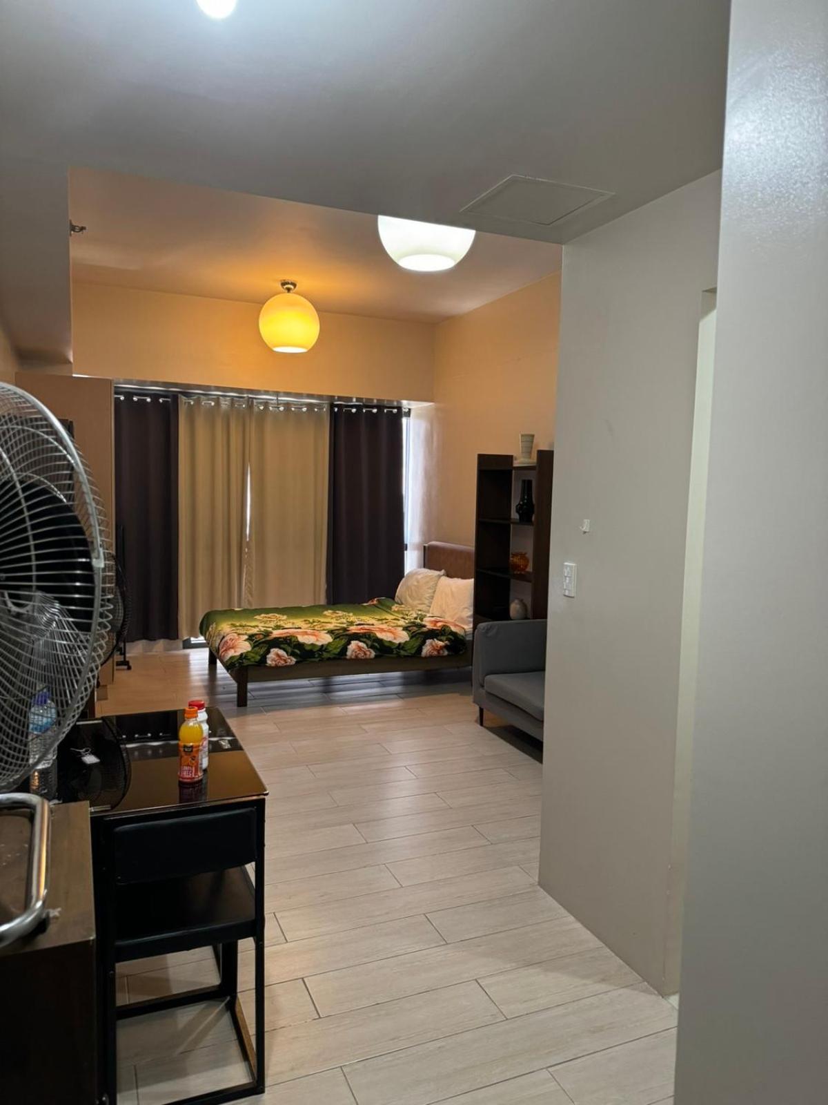 Henry'S Newport Condotel Pasay Buitenkant foto