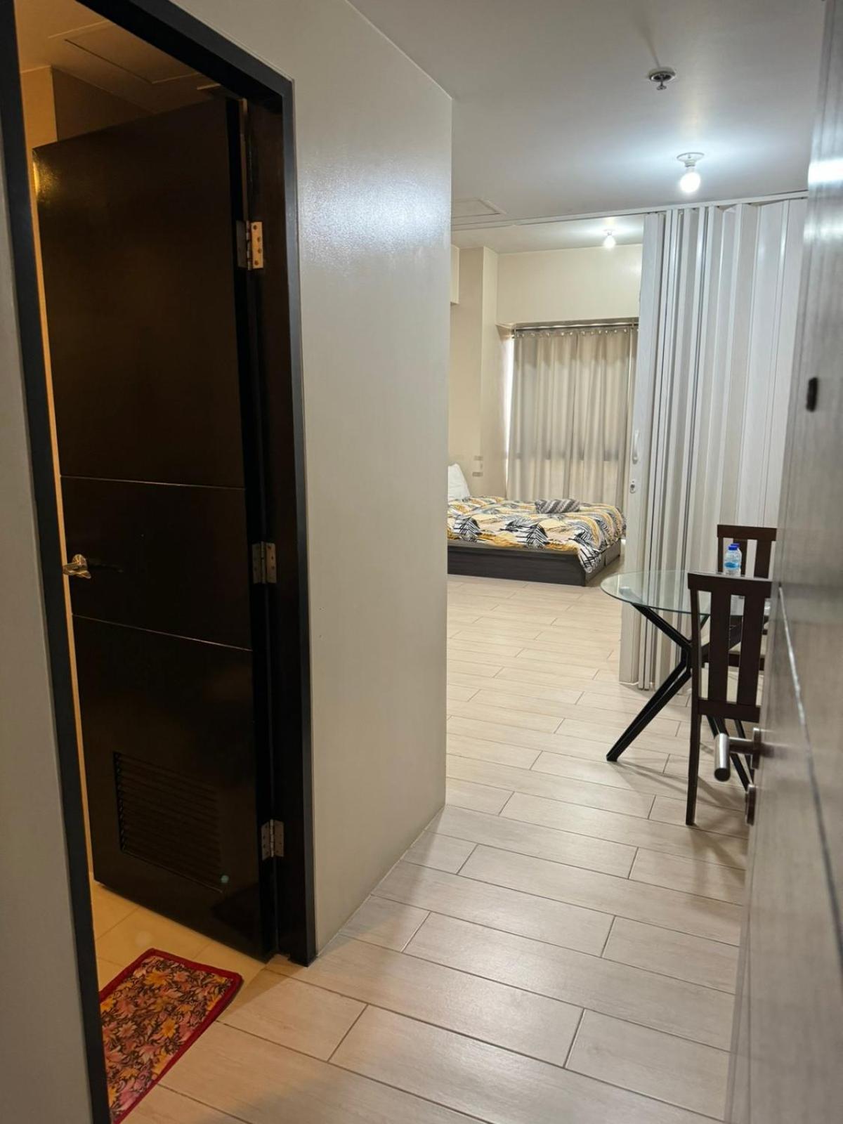 Henry'S Newport Condotel Pasay Buitenkant foto