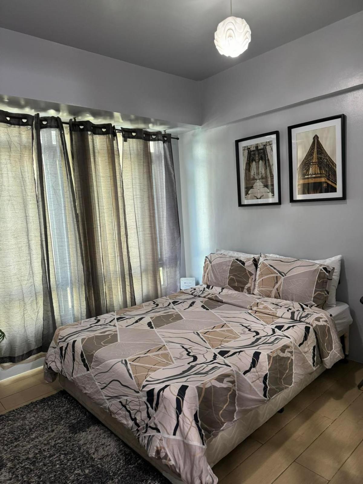 Henry'S Newport Condotel Pasay Buitenkant foto
