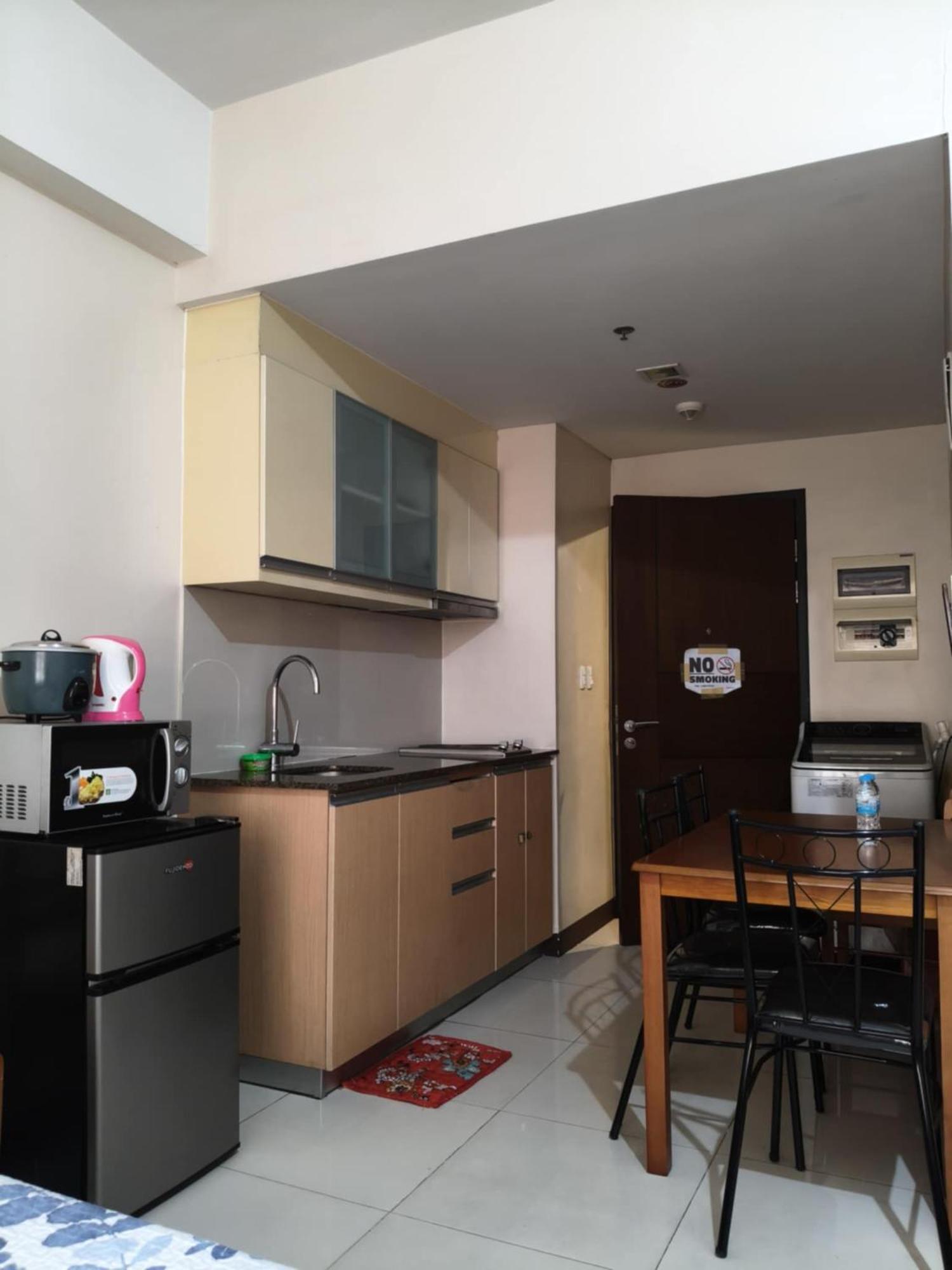 Henry'S Newport Condotel Pasay Buitenkant foto