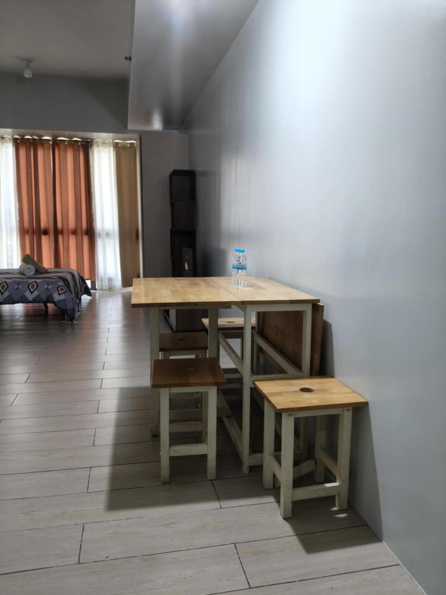 Henry'S Newport Condotel Pasay Buitenkant foto